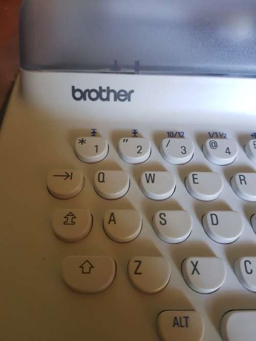 Brother handy typewriter uses batteries or electricity