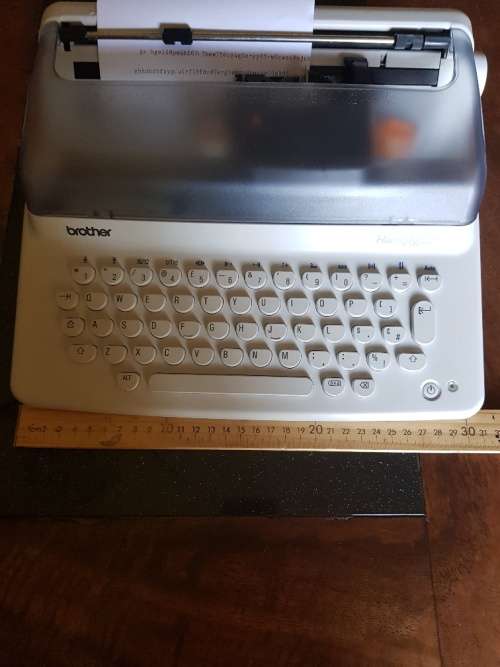 Brother handy typewriter uses batteries or electricity