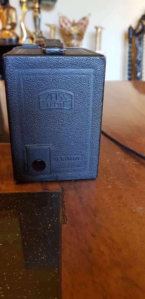 Antique Zeiss Ikon Camera plus original leather case
