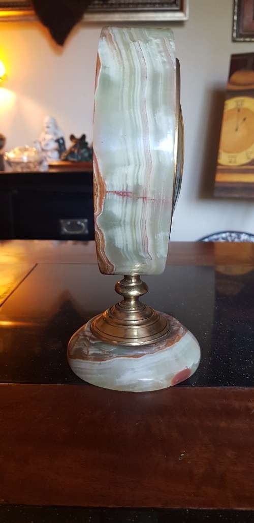 Stunning Vintage Universal Sun Quartz mantel Clock. Battery operated