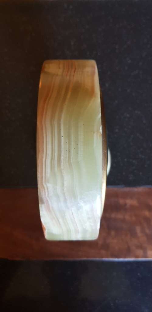 Stunning Vintage Universal Sun Quartz mantel Clock. Battery operated