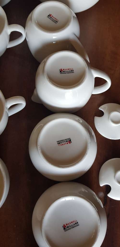 41 Piece Maxwell Williams dinner and tea/coffee set plus extra Tea/Coffee pot