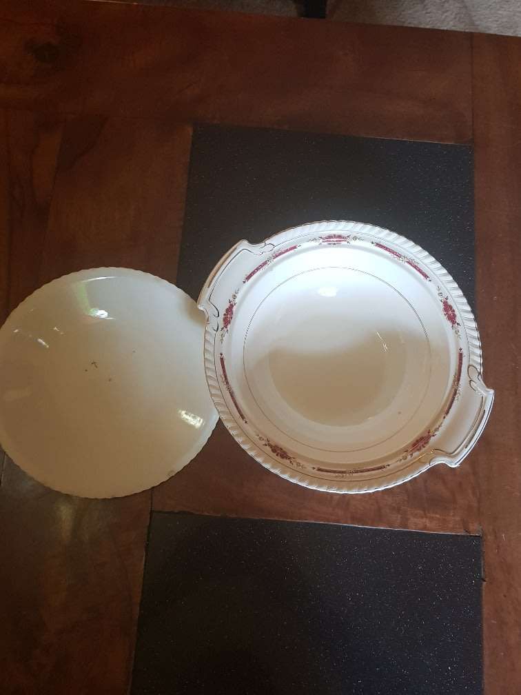 Old English Johnson Bros Lidded Soup Tureen