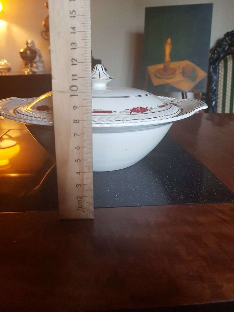 Old English Johnson Bros Lidded Soup Tureen
