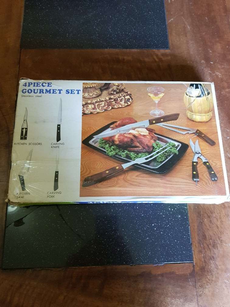 FREE SHIPPING!!!  Vintage 4 Piece Japanese Knife Set.