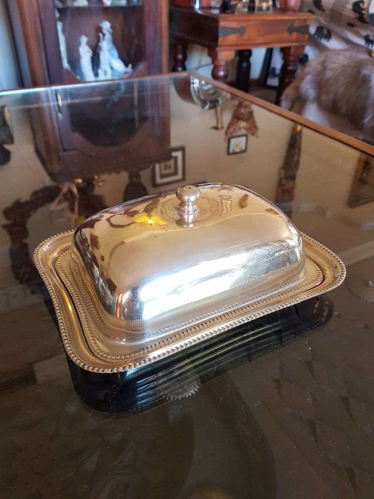 Beautiful Vintage Silver Plated Lidded Butter Dish. Marked