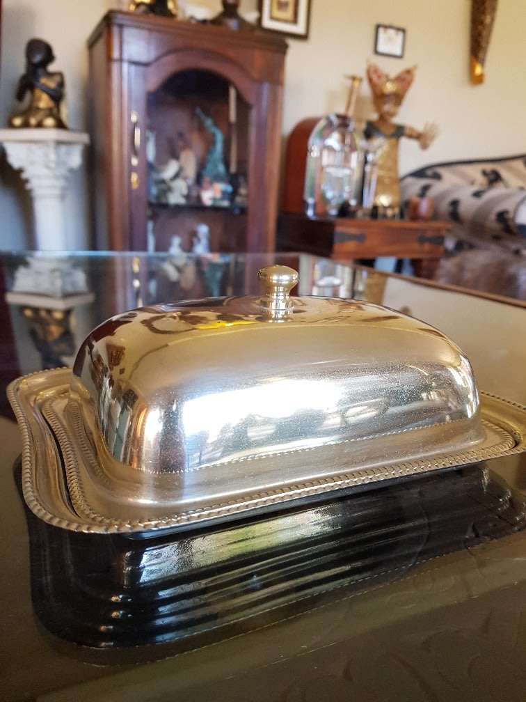 Beautiful Vintage Silver Plated Lidded Butter Dish. Marked