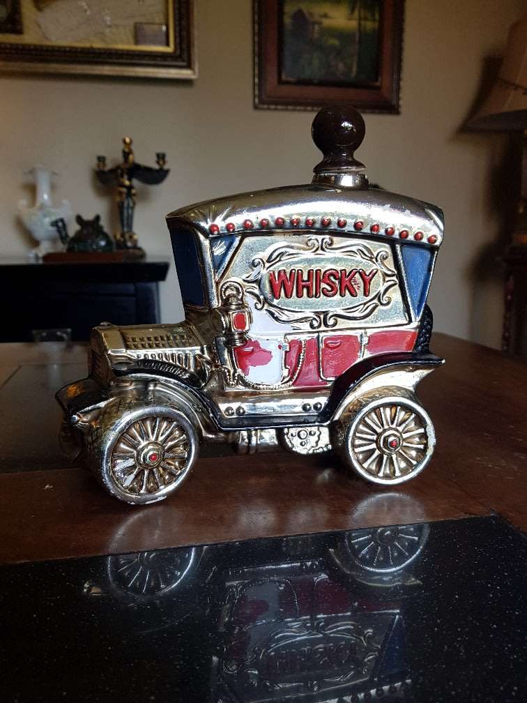 Vintage Wiskey Car Decanter.