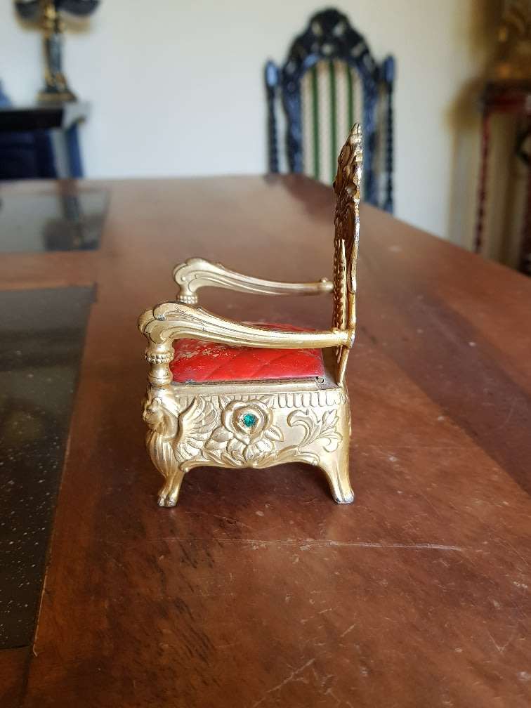 FREE SHIPPING!!! Beautiful Vintage Brass Ring Chair