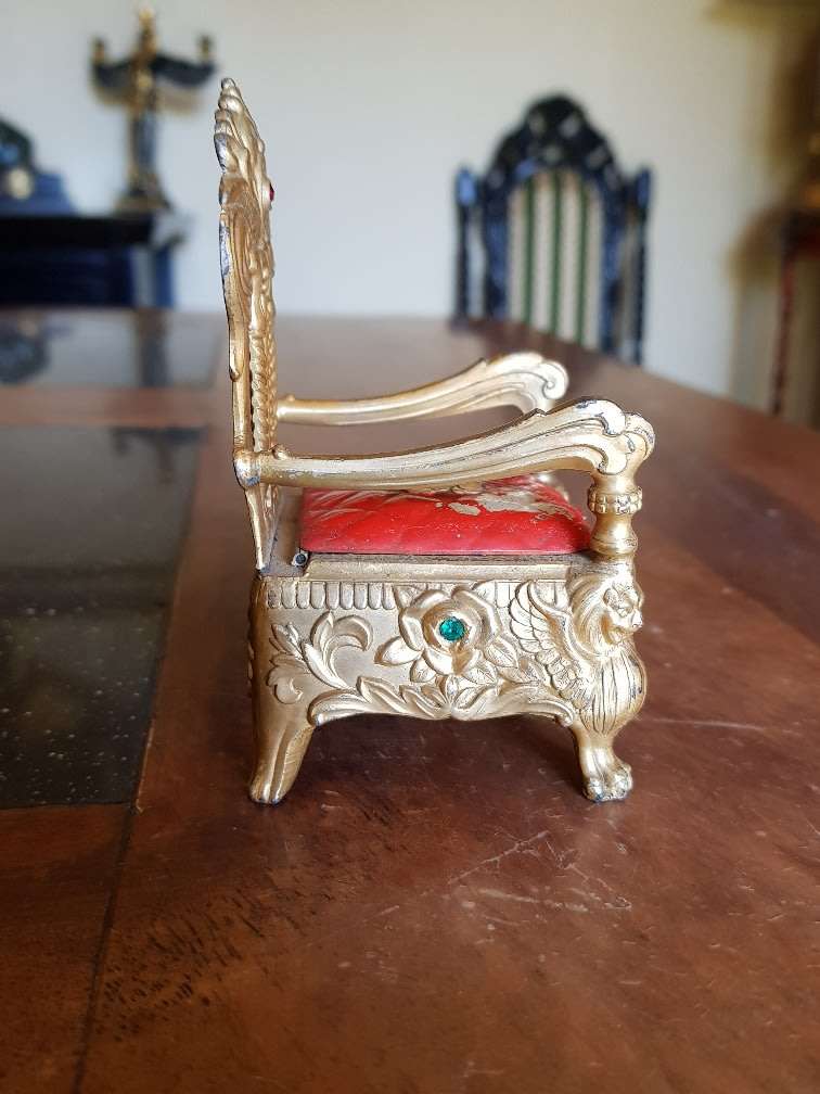 FREE SHIPPING!!! Beautiful Vintage Brass Ring Chair