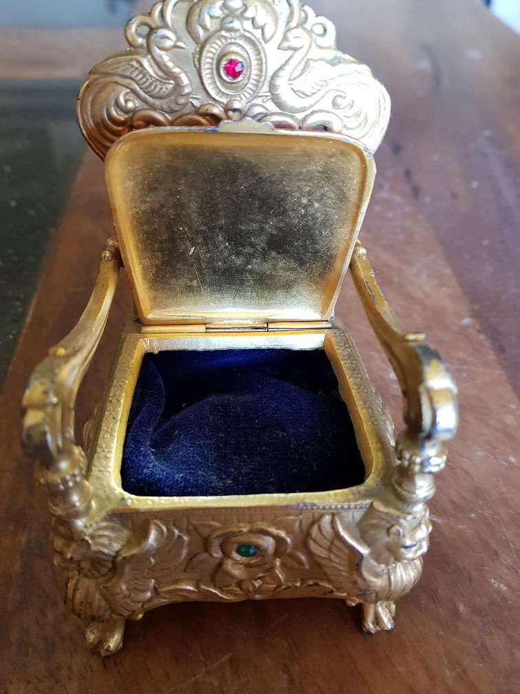 FREE SHIPPING!!! Beautiful Vintage Brass Ring Chair