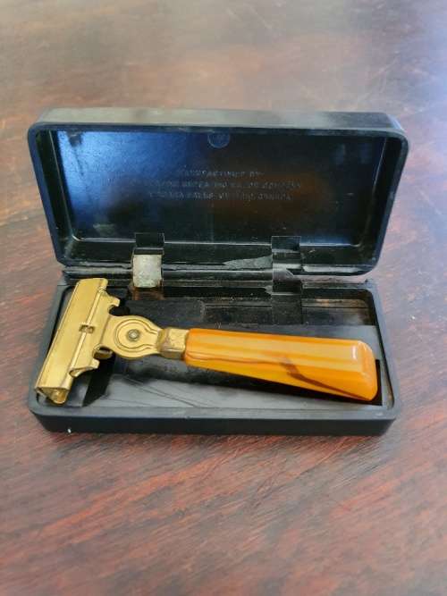 FREE SHIPPING!!!  Vintage Schick Injector Razor Plus Bakelite Container.