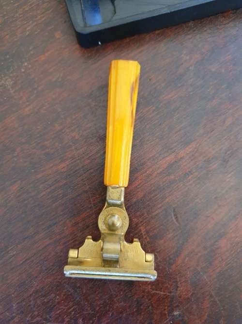 FREE SHIPPING!!!  Vintage Schick Injector Razor Plus Bakelite Container.