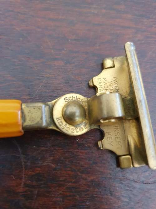 FREE SHIPPING!!!  Vintage Schick Injector Razor Plus Bakelite Container.