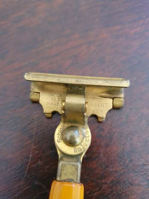 FREE SHIPPING!!!  Vintage Schick Injector Razor Plus Bakelite Container.