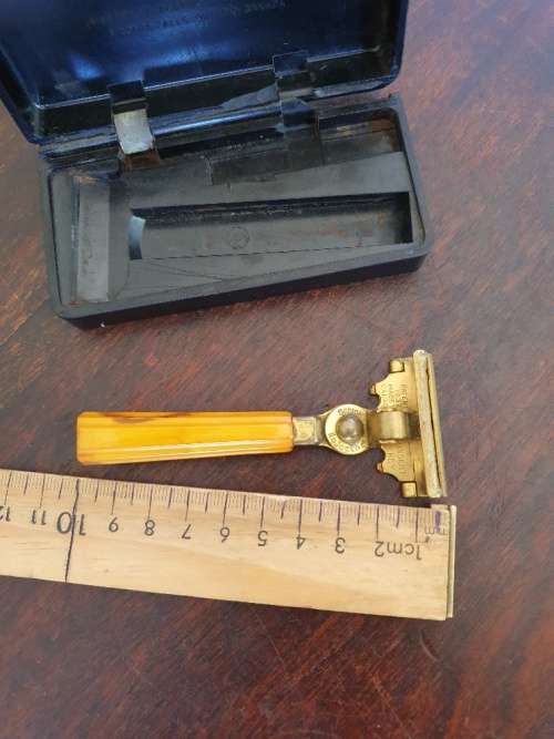 FREE SHIPPING!!!  Vintage Schick Injector Razor Plus Bakelite Container.