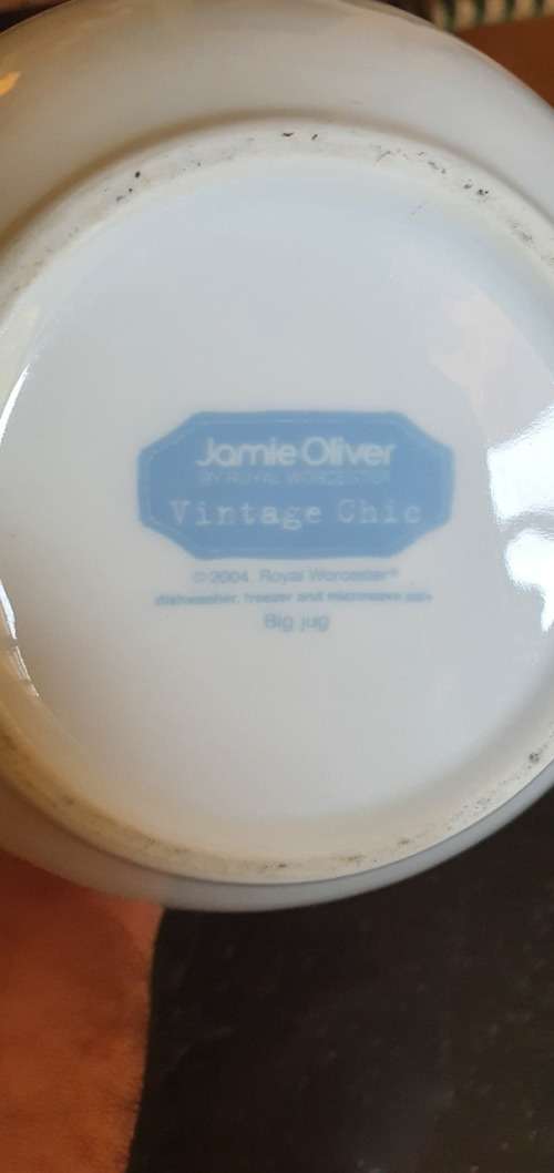Stunning Jamie Oliver 1.5 Ltr Juice/Milk Jug 23 cm Tall.