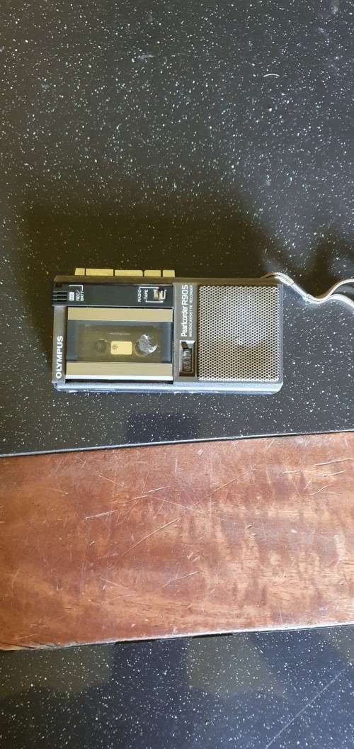 Olympus Pearlcorder R905 Radio and Microcassette Player.