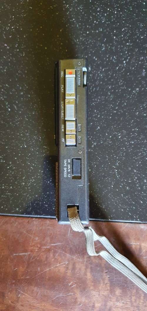 Olympus Pearlcorder R905 Radio and Microcassette Player.