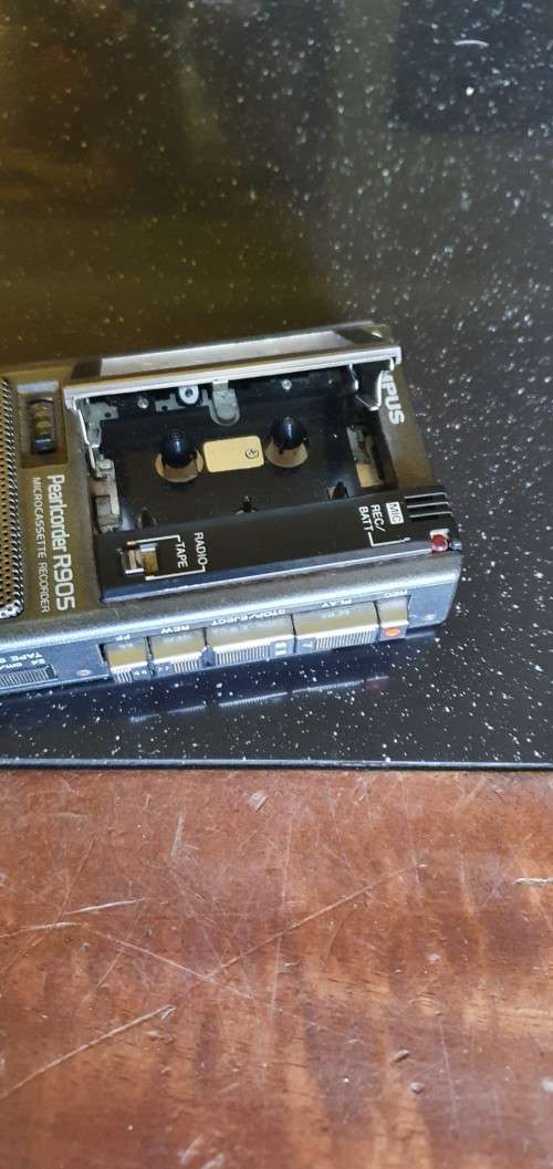 Olympus Pearlcorder R905 Radio and Microcassette Player.