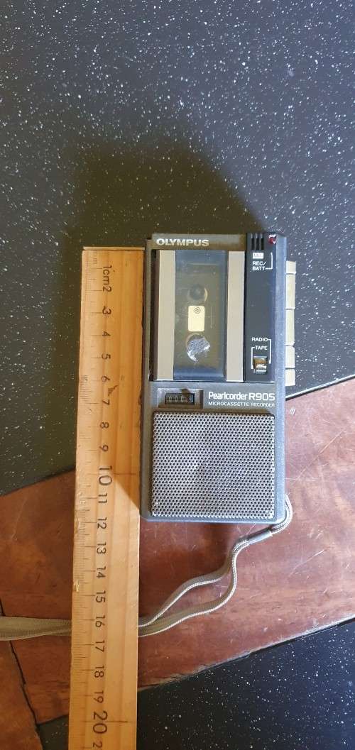 Olympus Pearlcorder R905 Radio and Microcassette Player.