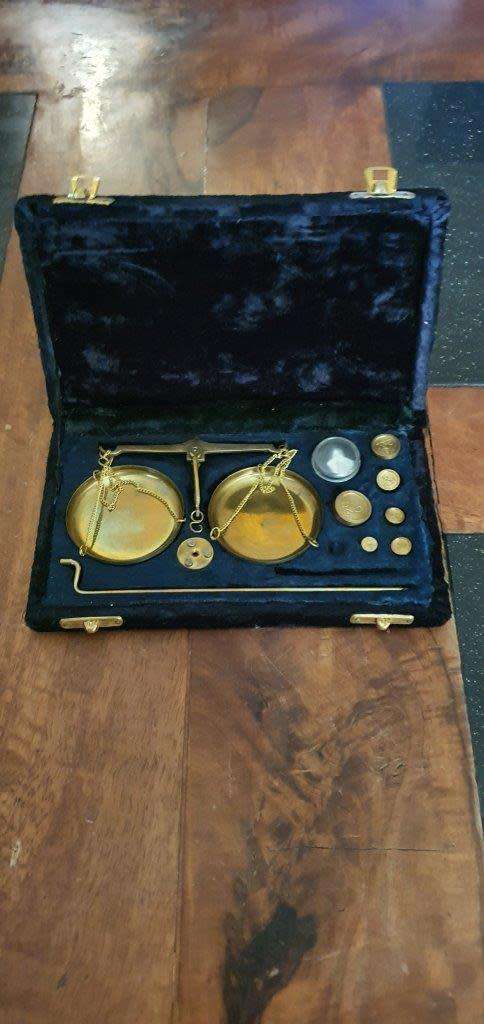 Vintage Jewellers Scale.