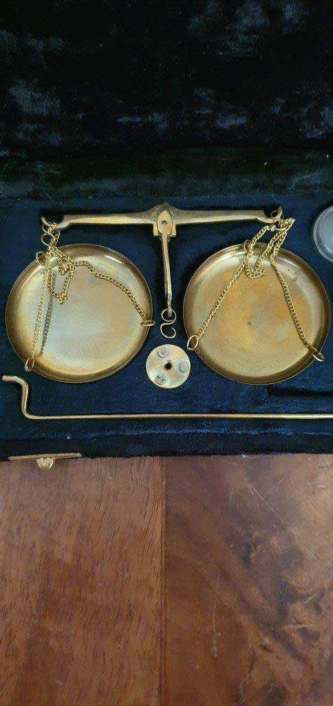 Vintage Jewellers Scale.