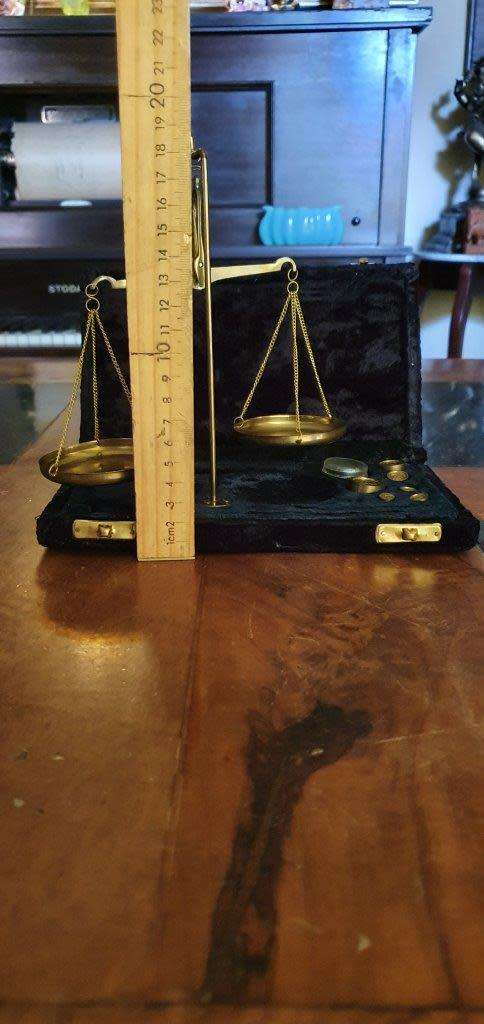 Vintage Jewellers Scale.