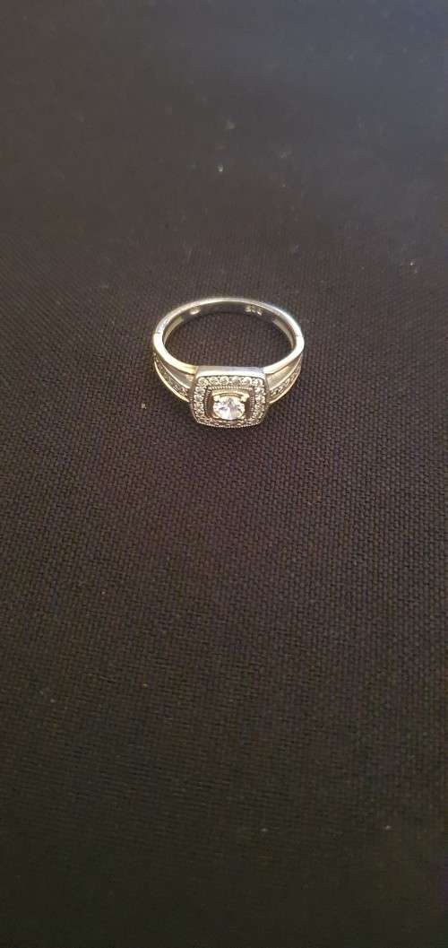Stunning Ladies 925 Ring