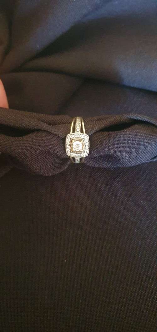 Stunning Ladies 925 Ring