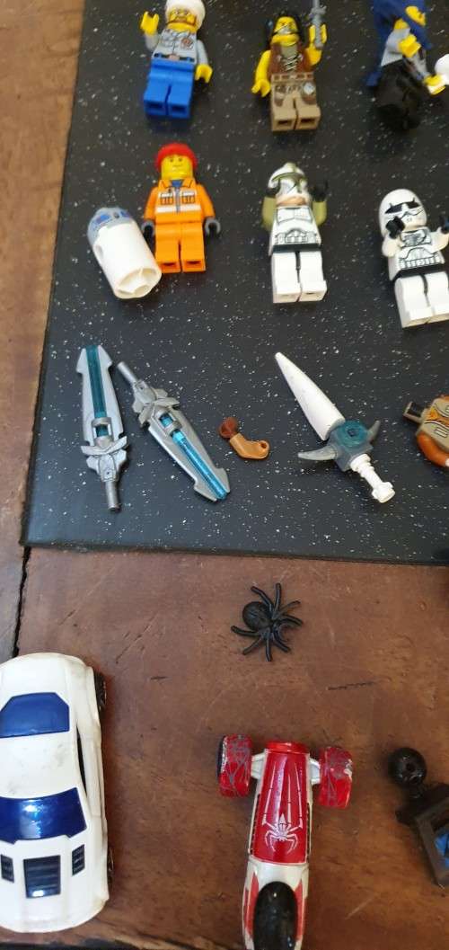 A Lot of Collectable LEGO People Plus a few Extras