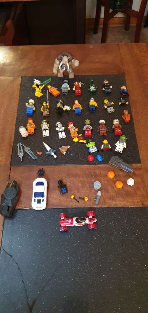 A Lot of Collectable LEGO People Plus a few Extras