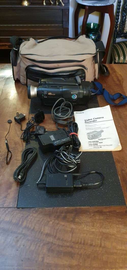 Sony Handycam 8 Recorder plus bag