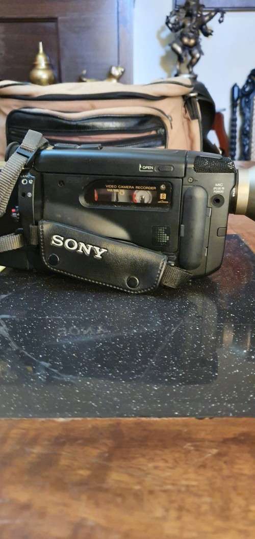 Sony Handycam 8 Recorder plus bag