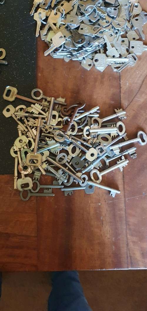 9kgs of Vintage Keys, Security Keys and Car Keys