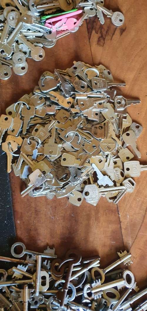 9kgs of Vintage Keys, Security Keys and Car Keys