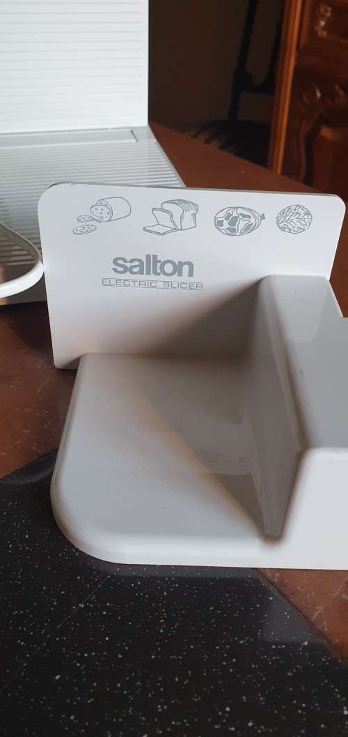 Beautiful All White Salton Electric Slicer