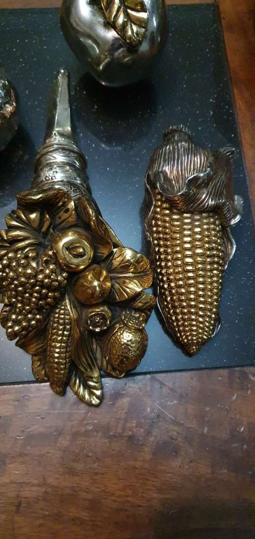 Gorgeous 4 kgs Metal Fruit & Bowl