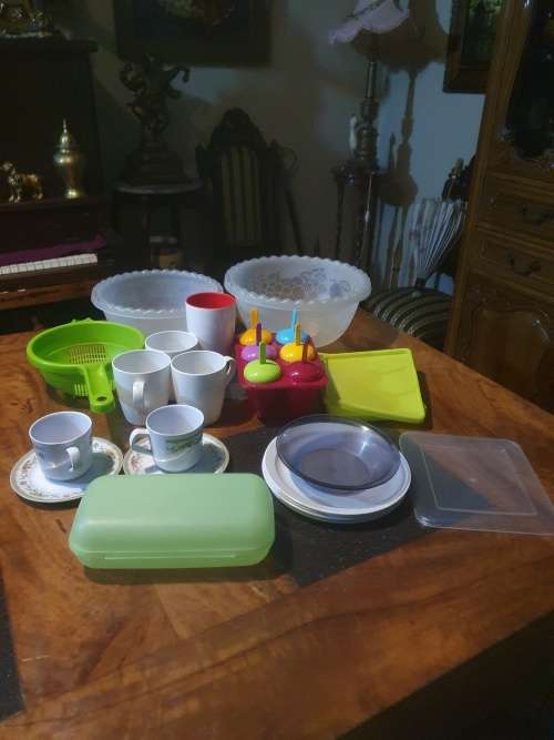 Assorted Plasticware
