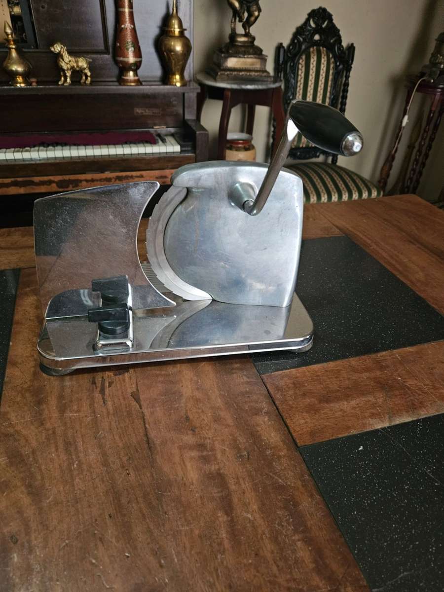 Vintage Pineware. Bread/Meat Slicer