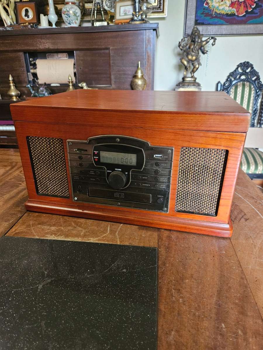 Crosley Cr7002A Turntable, CD, Tuner, Cassette Player