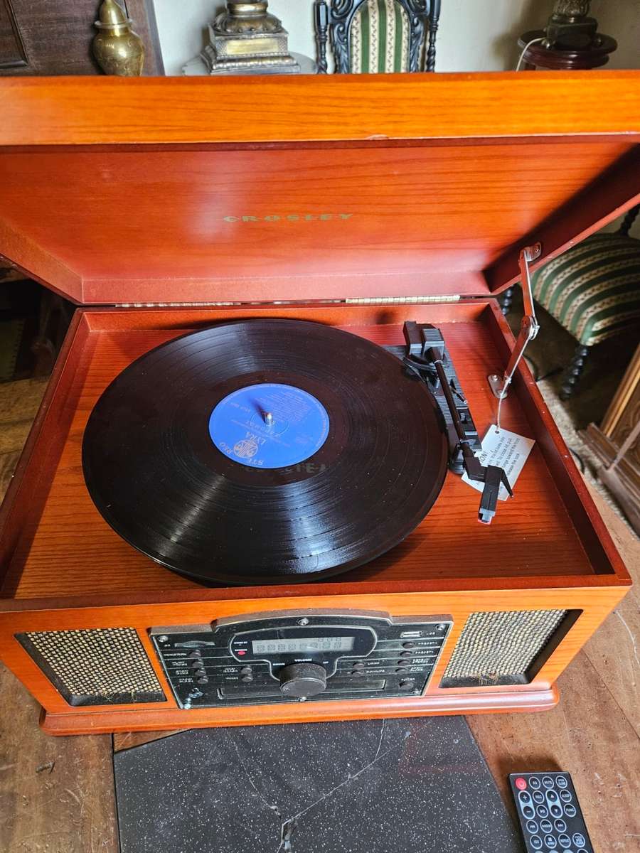 Crosley Cr7002A Turntable, CD, Tuner, Cassette Player