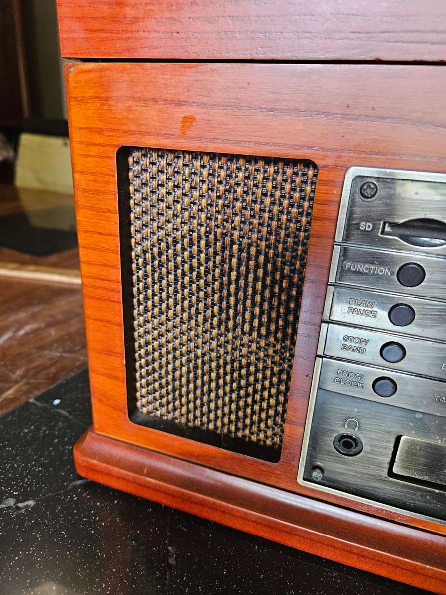 Crosley Cr7002A Turntable, CD, Tuner, Cassette Player