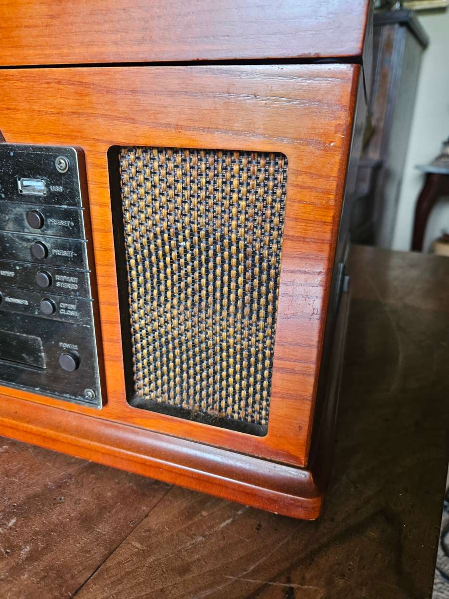 Crosley Cr7002A Turntable, CD, Tuner, Cassette Player