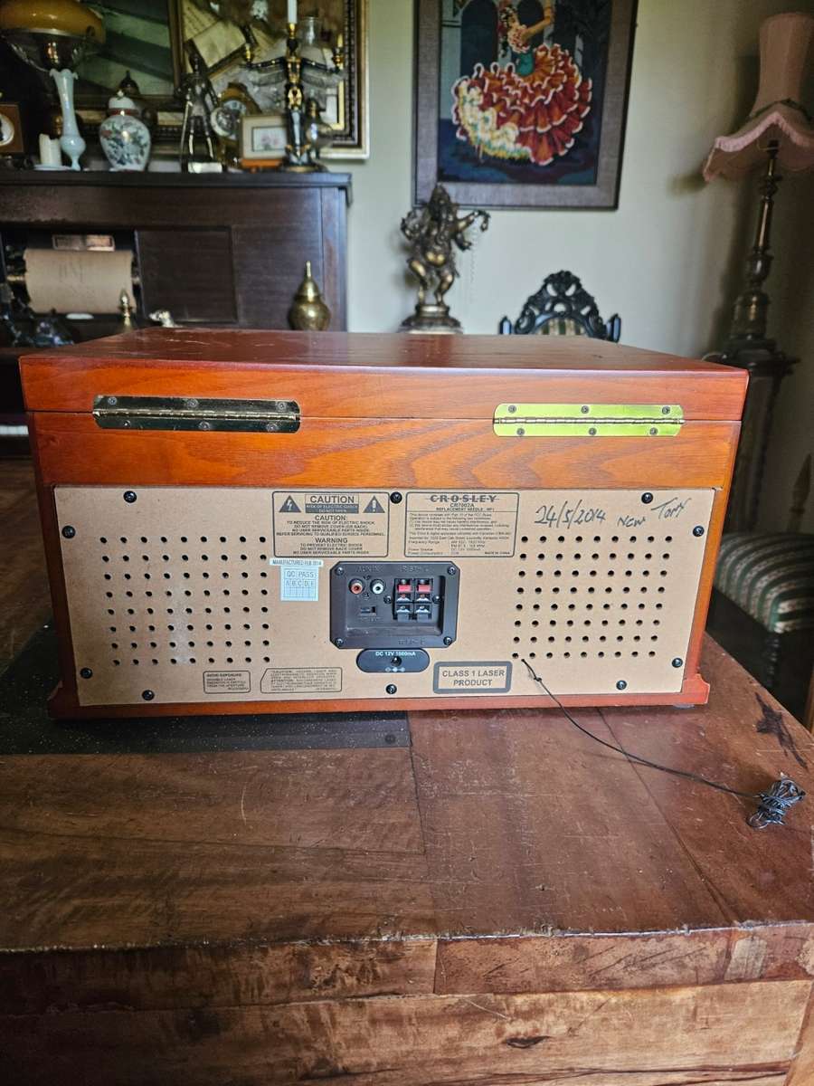 Crosley Cr7002A Turntable, CD, Tuner, Cassette Player