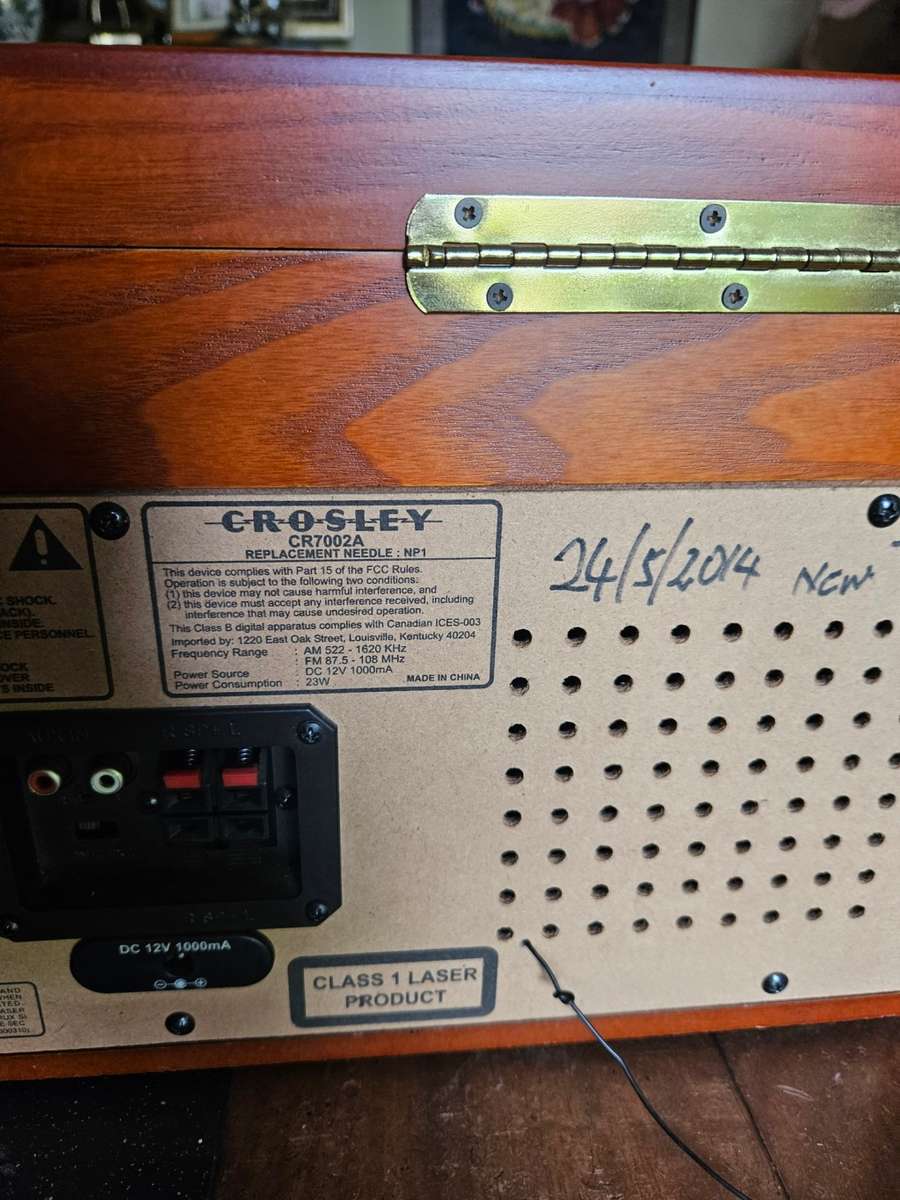 Crosley Cr7002A Turntable, CD, Tuner, Cassette Player