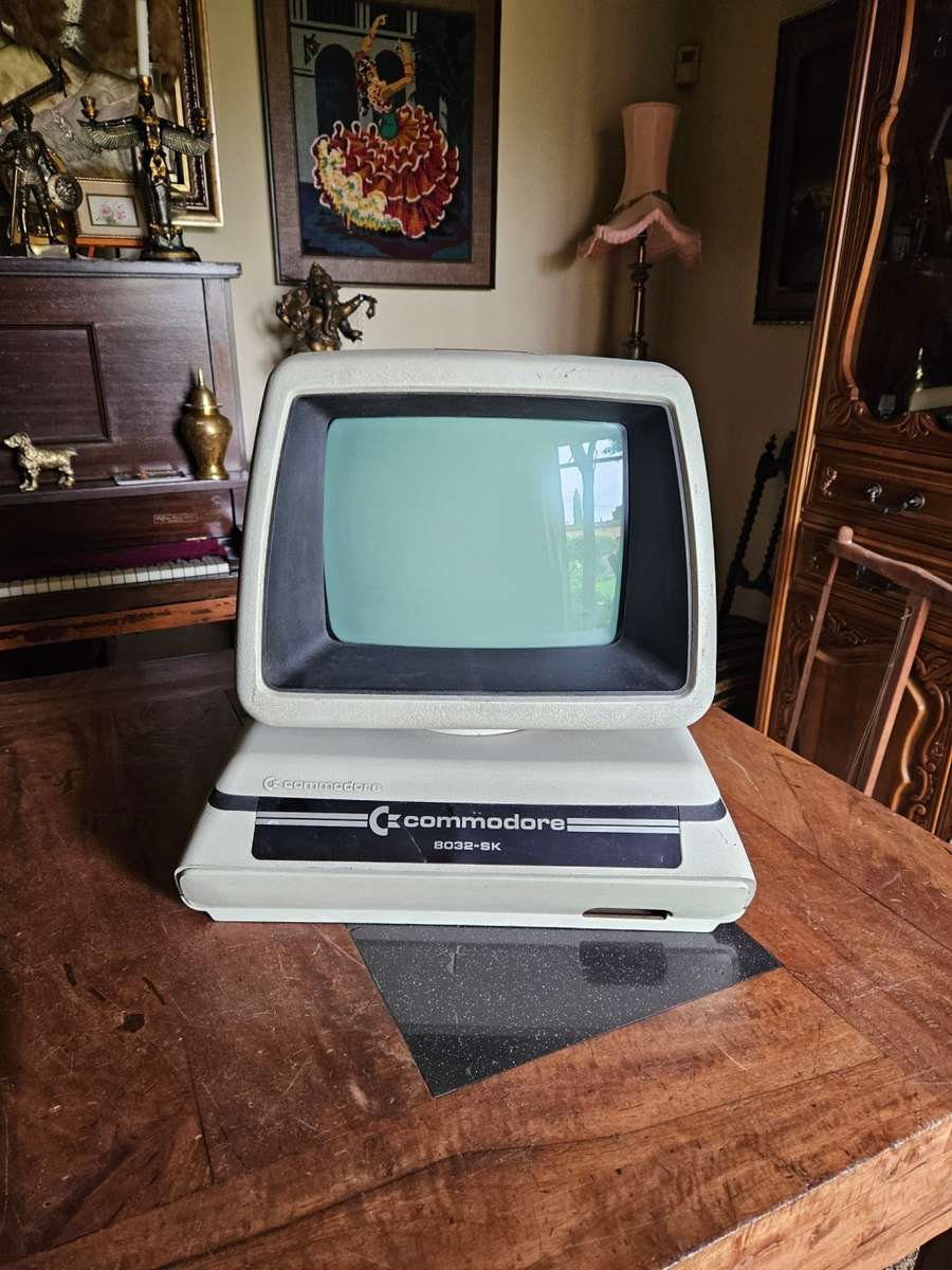 Vintage Commodore Computer 8032 SK