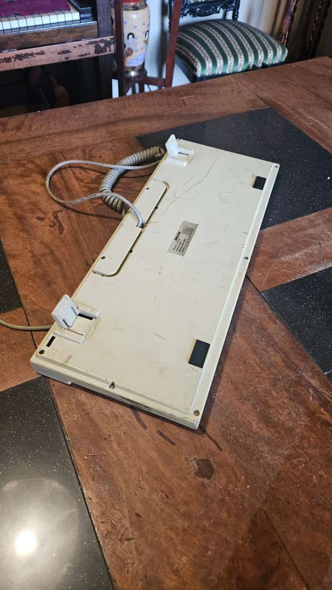 Vintage Mecer Keyboard