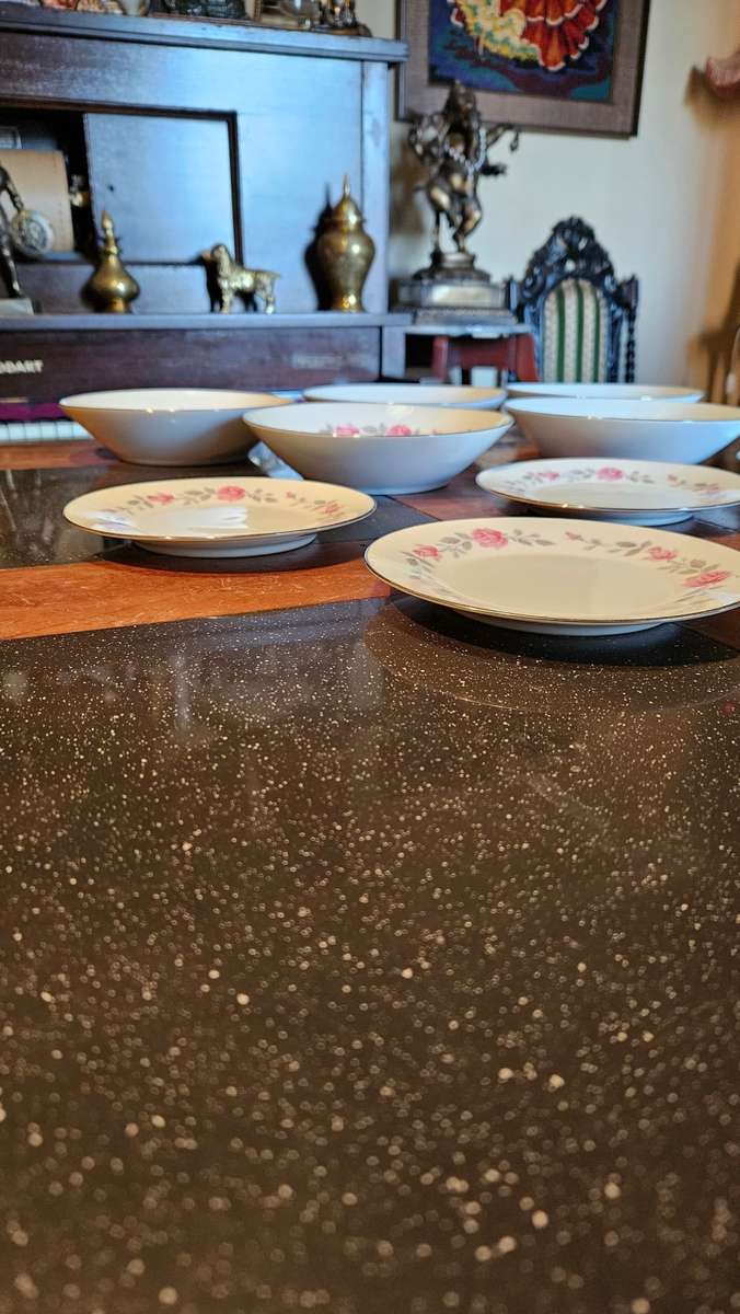 Noritake Carmin 5 Place Dinner Setting