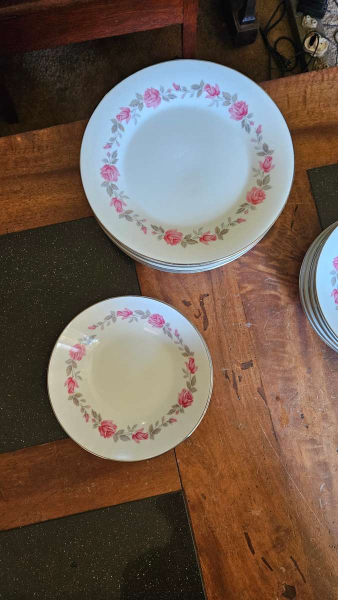 Noritake Carmin Plates & Bowls